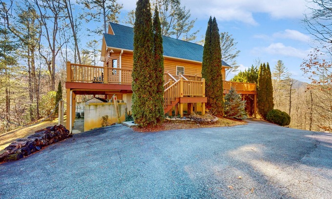 Almond Cabin | Custom-built cabin with wrap-around deck, fireplaces, & mtn views - dog-friendly