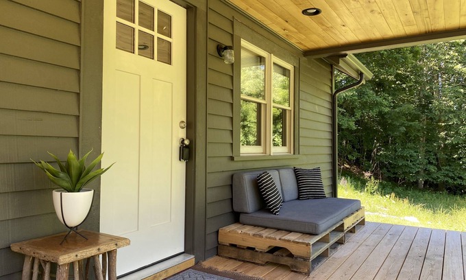 Sugar Grove House | Custom built mountain bungalow