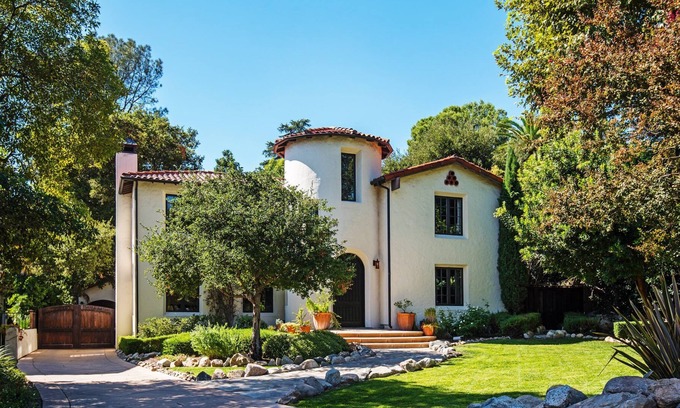 Altadena House | Custom Home near Rose Bowl