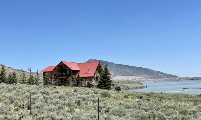 Cody House | Custom Log Cabin with Breathtaking Views of Buffalo Bill Reservoir and Carter Mt