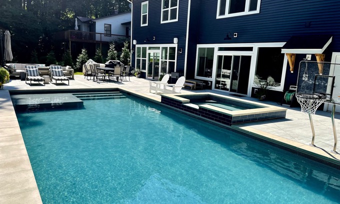 Fennville House | Custom Luxury Home! Huge heated pool, hot tub, all sports lake, min to Saugatuck