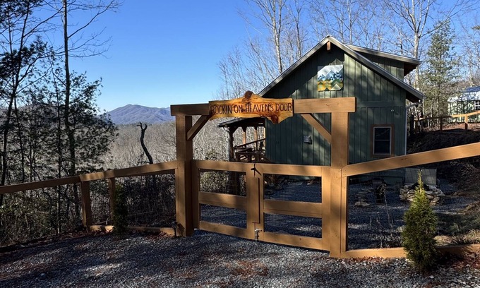 Topton Cabin | Customer Appreciation Year! Get a free night!