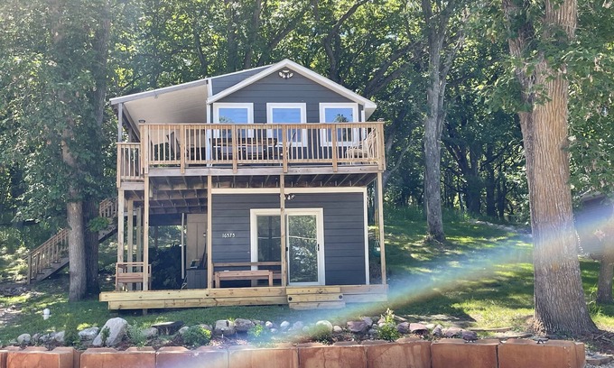 Spirit Lake Cottage | Cute 2/2 Cottage for rent across from the lake