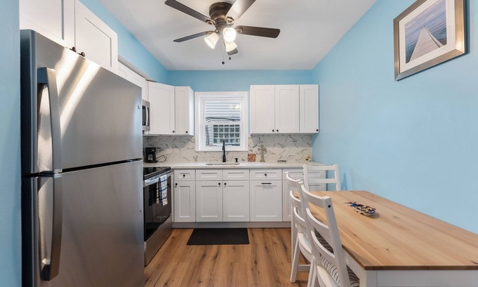 North Wildwood Condo | Cute 2-bedroom condo remodel with pool in North Wildwood 2 Short Block to beach