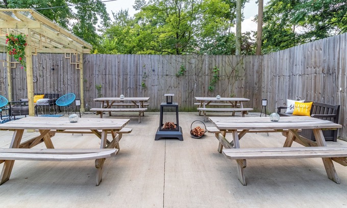 Cooper-Young Historic District House | Cute 2 bedroom close to downtown and walking distance to restaurant
