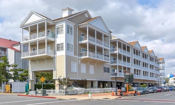 Ocean City Condo | Cute 2-bedroom condo with adorable coastal decor and free WiFi located downtown on the bayside and just two blocks to the beach and Boardwalk!