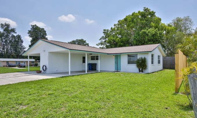 South Gate Ridge House | Cute 2 bedroom home close to it all.