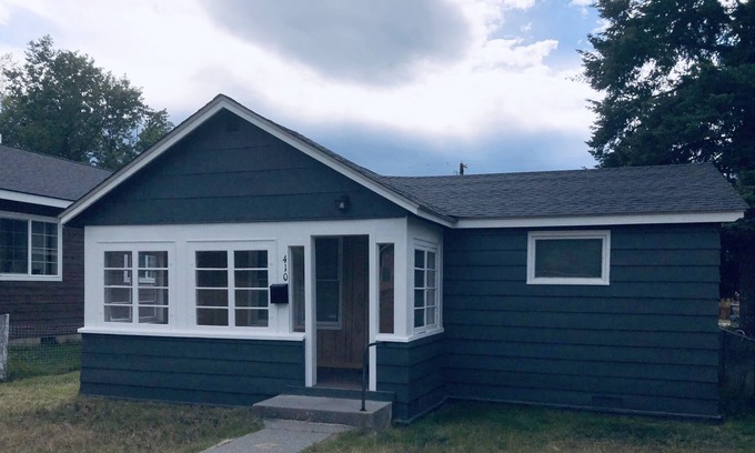 Libby House | Cute 2 bedroom home located in downtown libby
