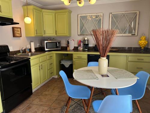 Highlands - Perkins Apartment | Cute 2 bedroom near LSU