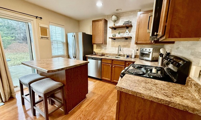 Greensboro House | Cute 3 Bedroom Home centrally located in the Triad.