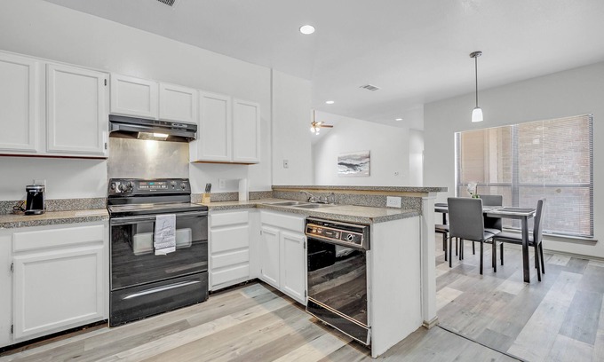 Dallas House | Cute 3BR Home near Downtown, State Fair of Texas, Deep Ellum and much more…