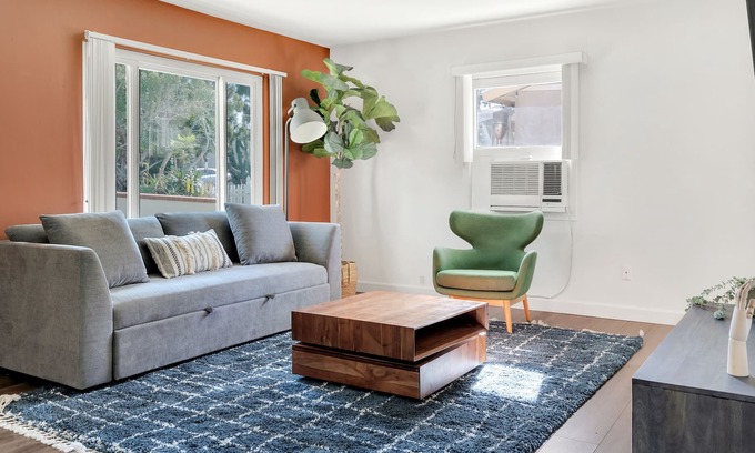 Claremont House | Cute and Cozy 5 min to Colleges