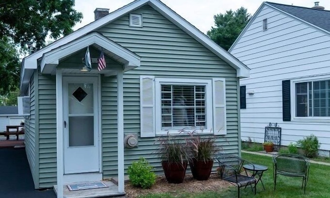 Ludington House | Cute and Cozy home located in the heart of Ludington, near Lake Michigan!
