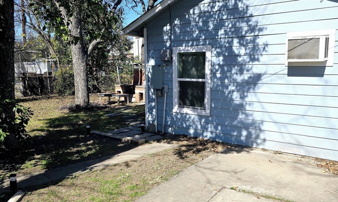 Government Hill Apartment | Cute and Cozy Studio Near Downtown San Antonio
