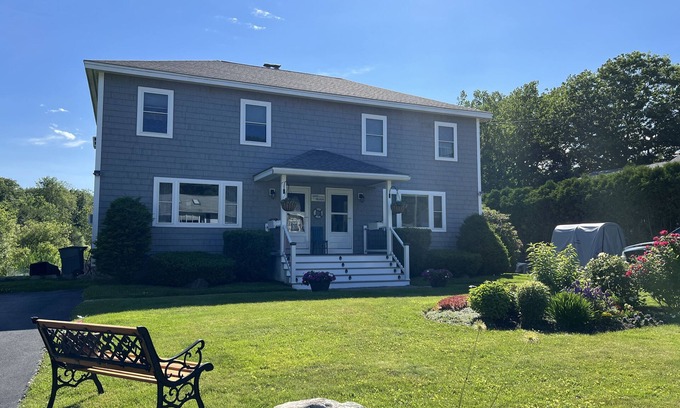 York Beach House | Cute as a button 2 bedroom cottage steps away from 2 Sandy beaches in York Beach
