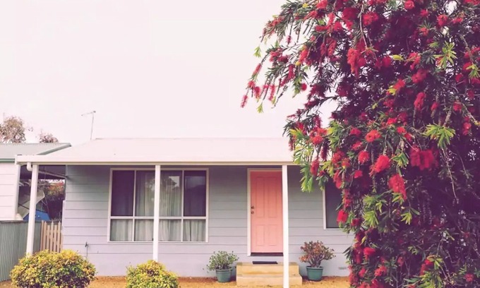 Goolwa Beach House | Cute Beach Shack located close to the Beach and Shops