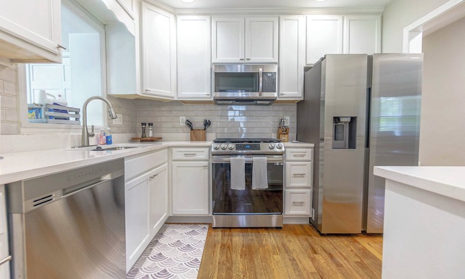 University District House | Cute Bungalow in Highland Park near Golf Course, UofM, Midtown&Downtown Memphis