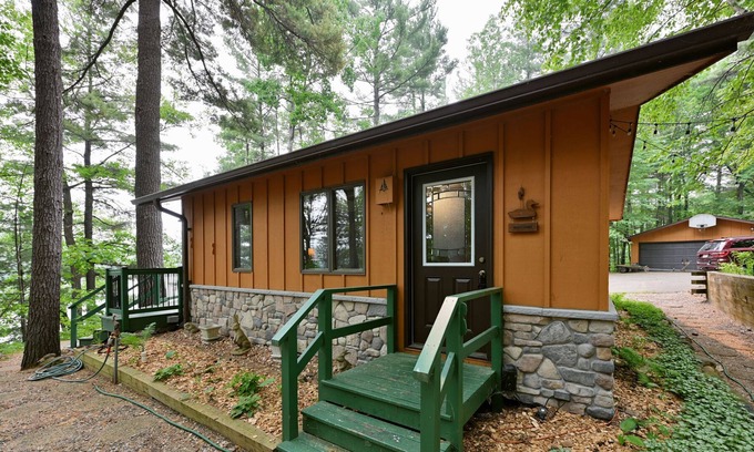 Hayward House | Cute cabin conveniently located between LCO and Grindstone on Johnson Lake.