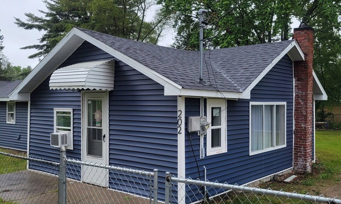 Houghton Lake House | Cute cabin located in the Houghton Lake area.