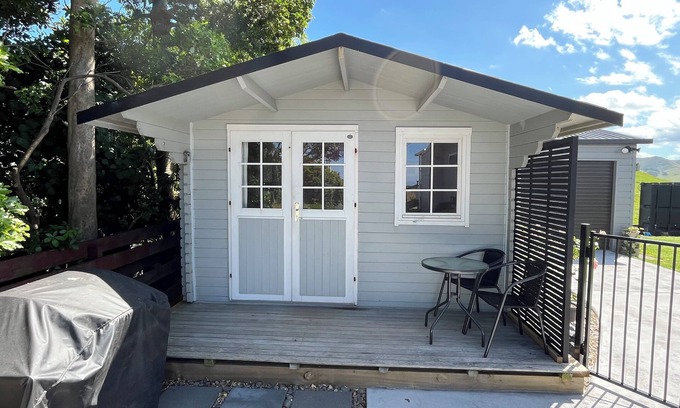 Waihi Beach Cabin | Cute cabin with sea views and oh so close to the beach.