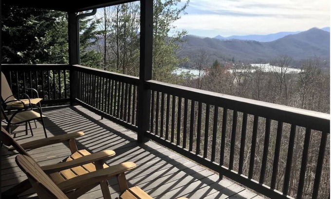 Hiawassee House | Cute cabin😊Pretty Views! Clean! ONLY 1 MILE TO TOWN!