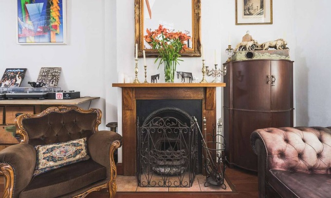 Surry Hills House | Cute characterful 2BR terrace in terrific location with outdoor spa