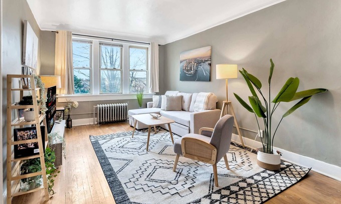 Midtown Apartment | Cute City Apartment w/ Workspace near Downtown
