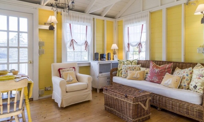 Chatham Cottage | Cute clapboard cottage on the hill off Stage Island Road!