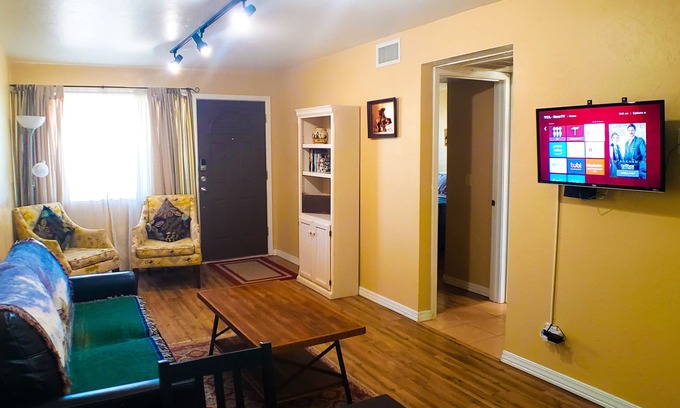 Miracle Manor Condo | 💖Cute, Clean & Comfy | AC&Pool | Near GEM Show&UofA💖