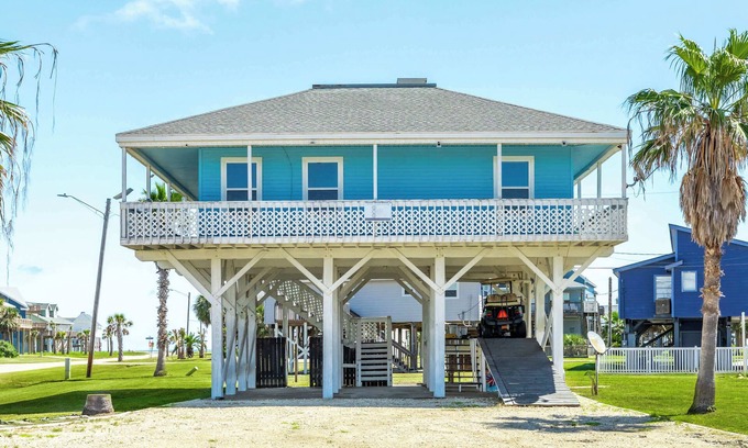 San Luis House | Cute Coastal Beach Cottage, Views of Gulf & Bay!