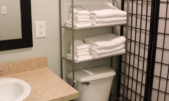 Conyers Condo | Cute Comfy Clean Conyers Condo
