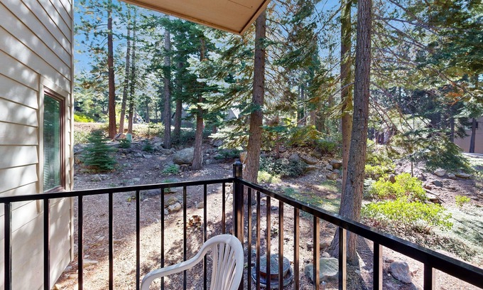 Carnelian Woods Condo | Cute condo with shared pool, hot tub and tennis