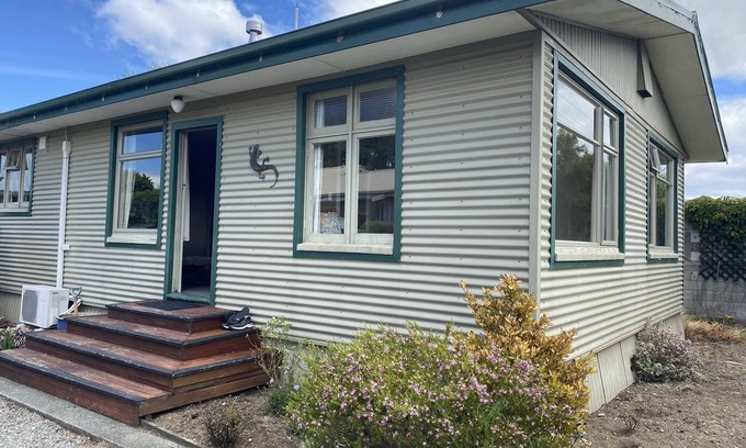 Te Anau House | CUTE & COSY, CLOSE TO TOWN & LAKE