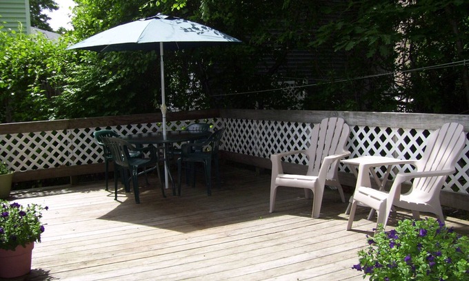 York Beach House | CUTE COTTAGE CLOSE TO SHORT SANDS BEACH AND TOWN