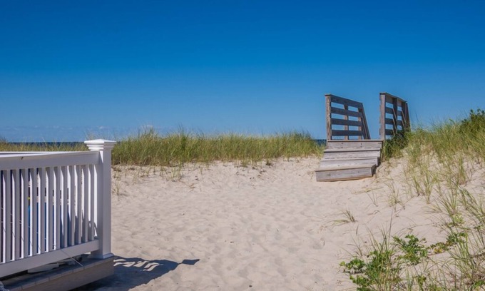 East Sandwich House | Cute cottage just 50 feet from East Sandwich Beach!