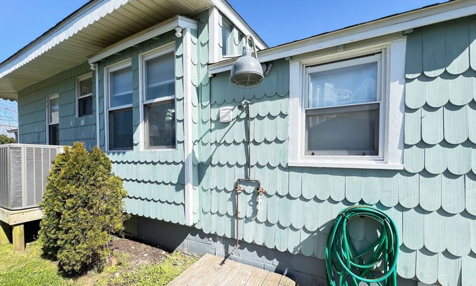 Ocean City Cottage | Cute cottage near the boardwalk & bay with patio, outdoor shower, & kitchenette