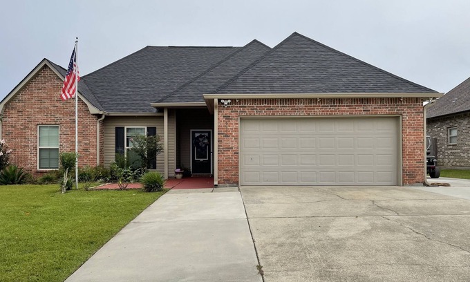 Gulfport House | Cute Country Coastal Cottage 15 minutes from the beach