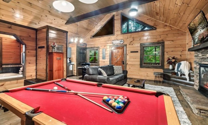 Gatlinburg - Pigeon Forge Cabin | Cute Couples Cabin w/Theater, Hot Tub, Fire Pit!