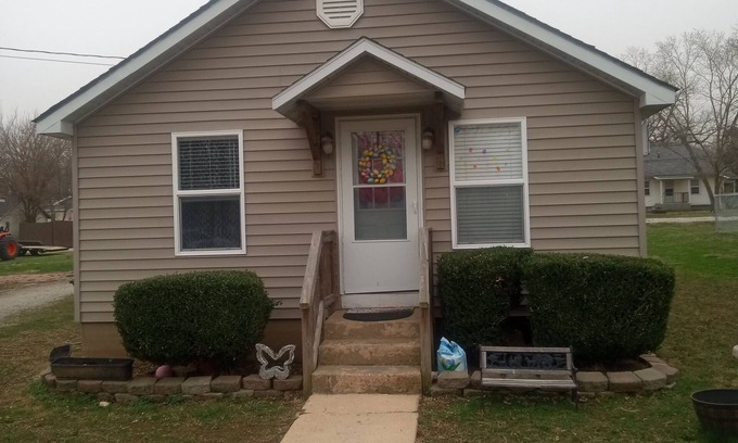 West Plains House | Cute & Cozy 2-bedroom house in wonderful West Plains