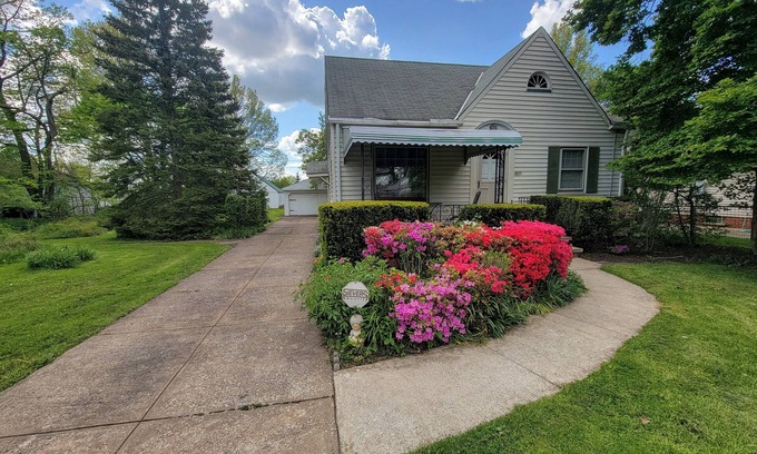 Cleveland House | Cute, Cozy, Comfortable and Close to Everything Cleveland!