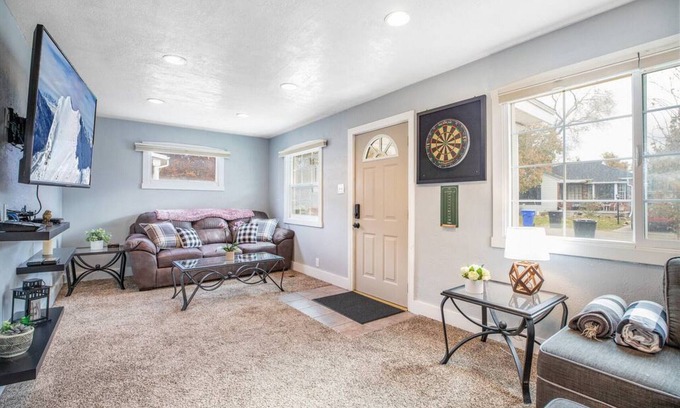 East Millcreek Apartment | Cute, Cozy & Convenient - 20% Off All Ski Rentals!