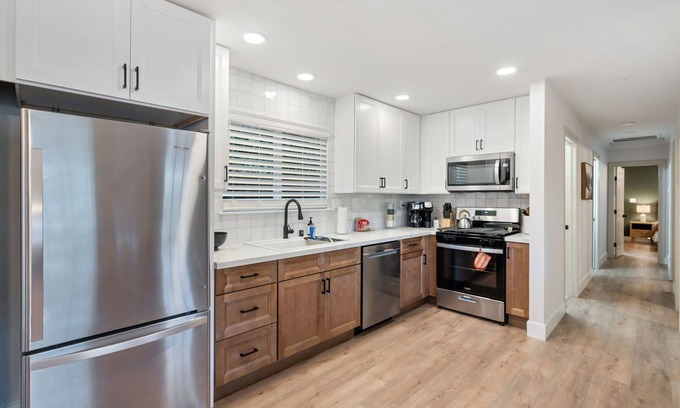 Clarksburg House | Cute & Cozy Cottage – the perfect getaway in Clarksburg!