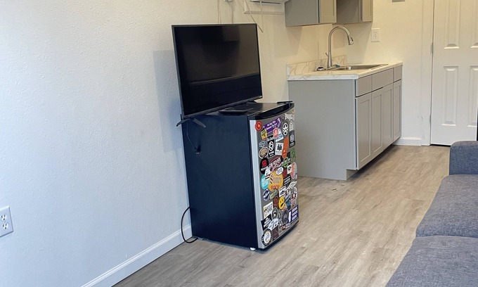 Shearer Hills - Ridgeview Apartment | Cute & Cozy 'Suite' Room for 1