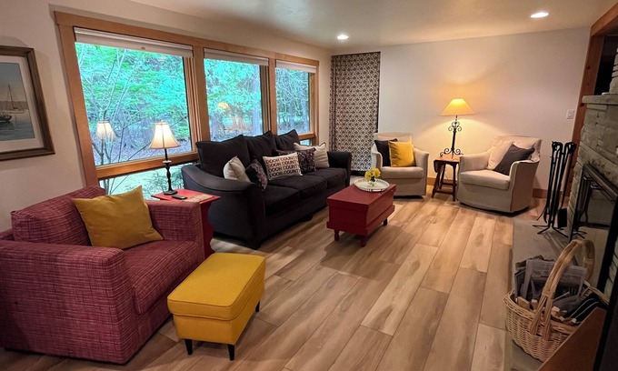 Egg Harbor Cottage | Cute Door County Cottage minutes from beach and Downtown Egg Harbor!