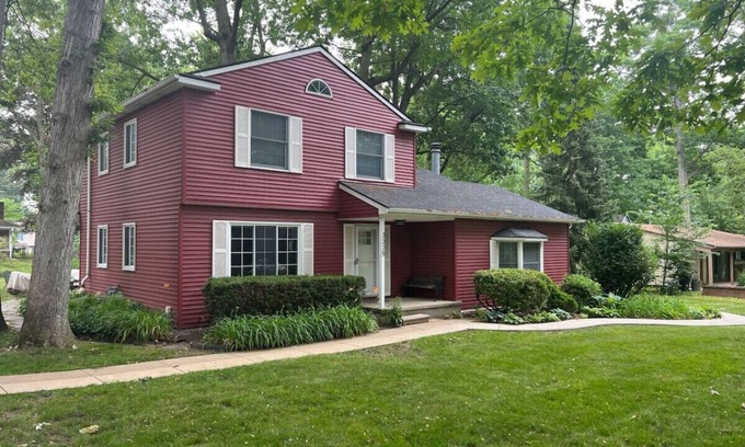 Ypsilanti House | Cute Home near U of M and EMU
