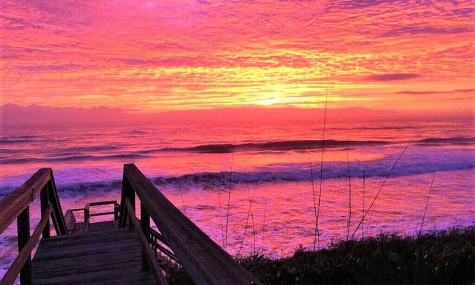 South Ponte Vedra Beach House | Cute Oceanfront House with Almost Private Beach 8 min to Downtown St Augustine