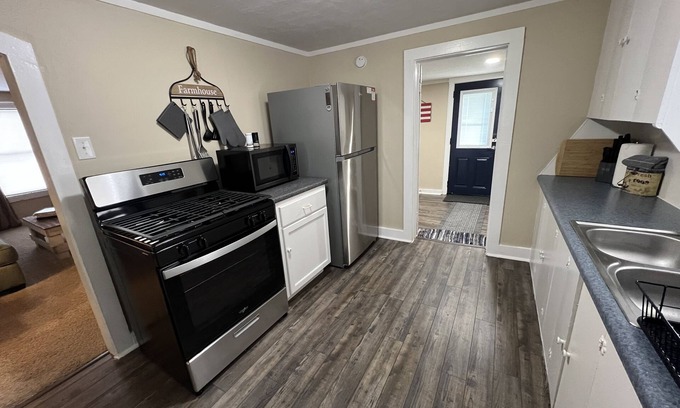 Ponca City House | CUTE, QUIET, & COZY Farmhouse - Minutes away from everything in Ponca City!