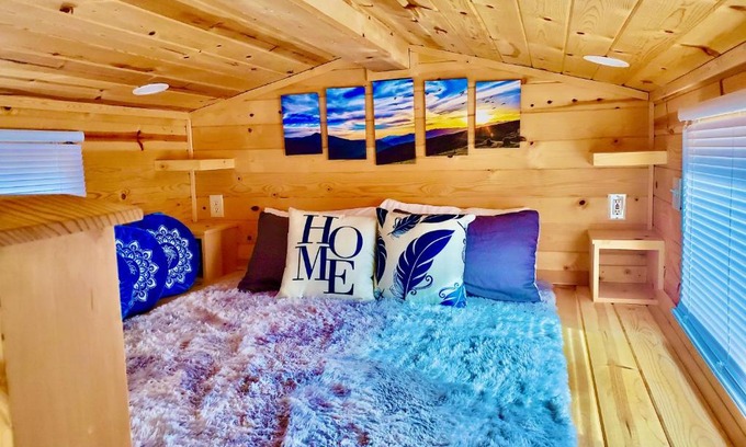Cottonwood House | Cute Sedona Green-Certified Cedar Tiny Home