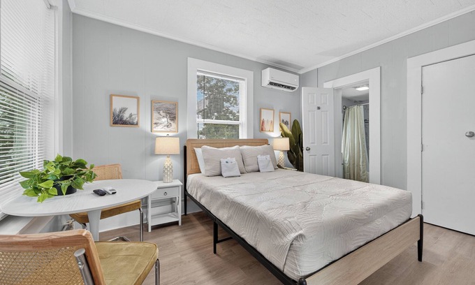 South Pensacola Cottage | Cute small studio near downtown
