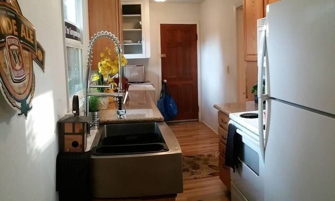 Downtown Klamath Falls House | ❤️ Cute Smarthouse WiFi 4KTV W/D OIT Golf Hospital